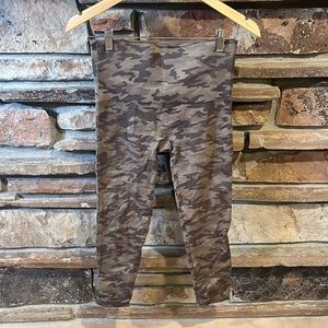 SPANX Camo Cropped Leggings